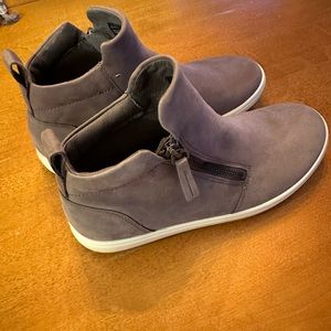 Gray Ecco Gravity Women’s Booties/Shoes